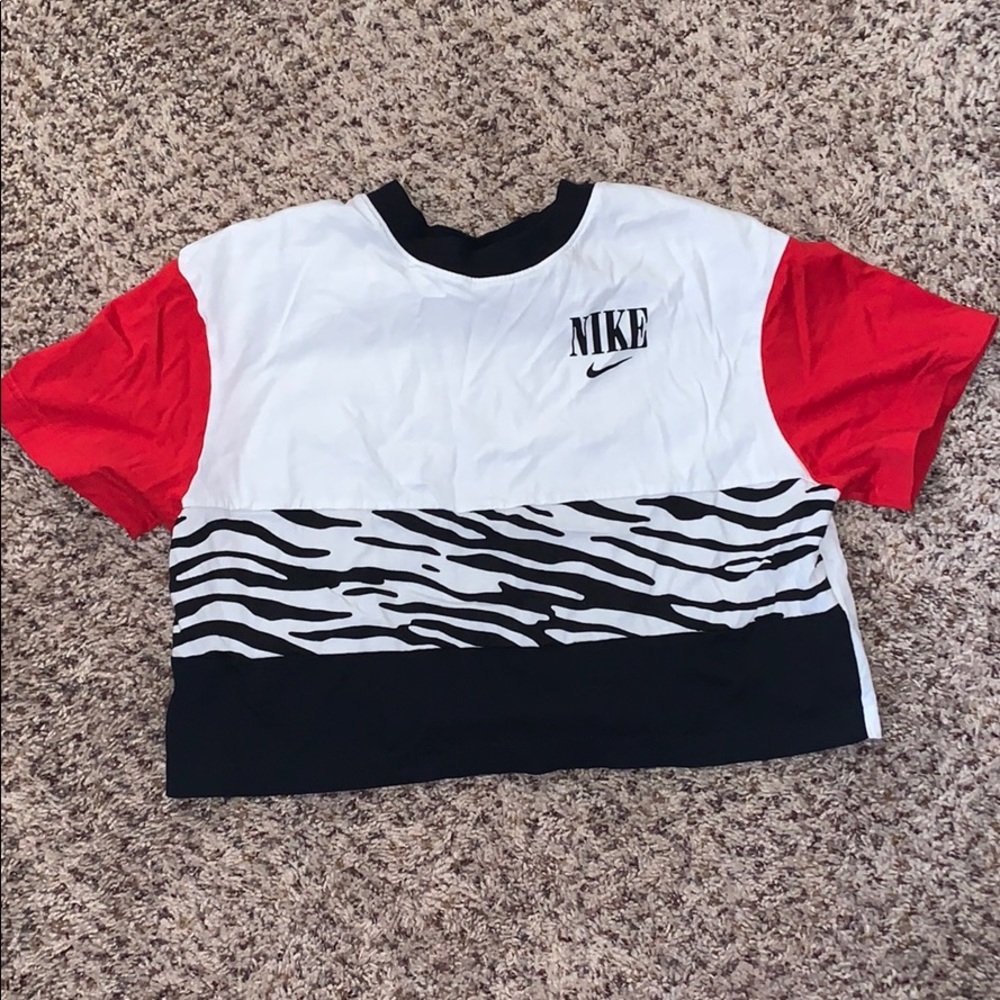 Nike Cropped Shirt